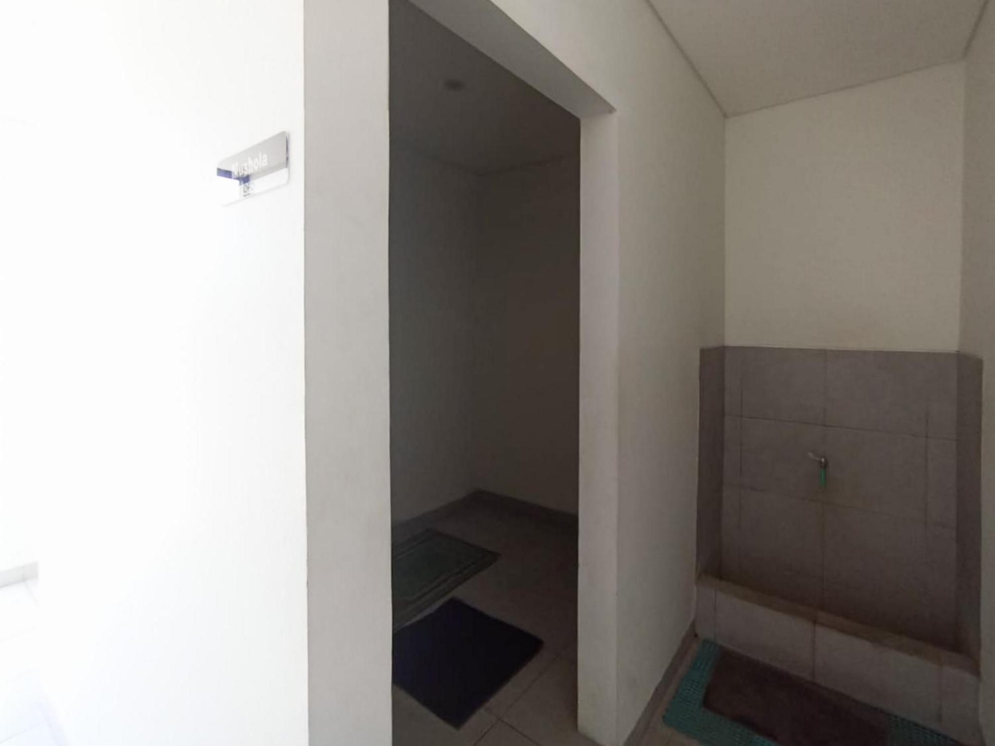 Ofo Kost Premium Kampung Inggris Pare Syariah Mitra Reddoorz Hotel Exterior foto