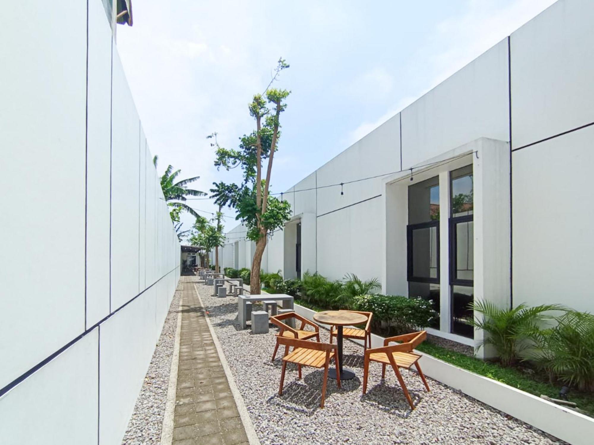 Ofo Kost Premium Kampung Inggris Pare Syariah Mitra Reddoorz Hotel Exterior foto